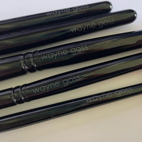 Wayne Goss Assorted Brush Set - Black Handles - Picture 10 of 10
